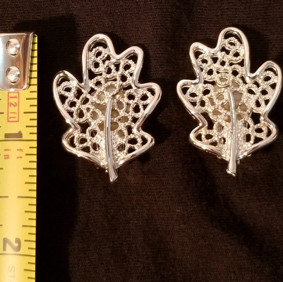 Sarah Coventry Earrings and Broach - Picture 6 of 8